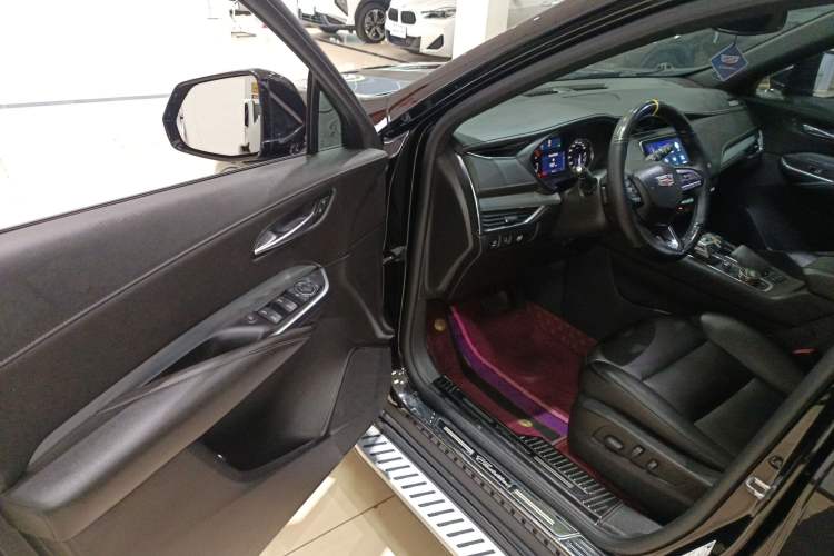 Used Cadillac XT4 2021 28T Two-Wheel Drive Leading Version
