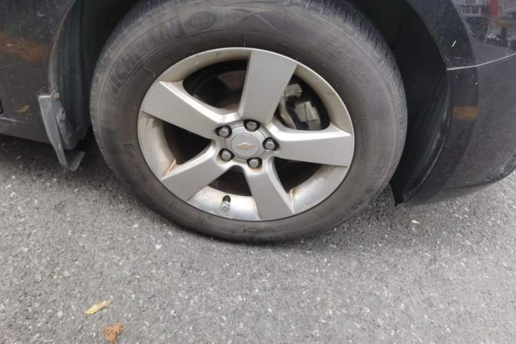 Used Chevrolet Cruze 2013 1.8L SE AT Right Front Wheel Hub