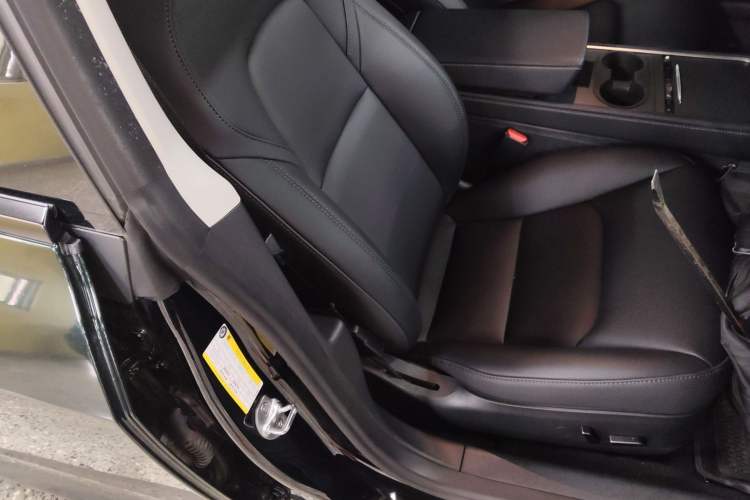 Used Tesla Model 3 2022 Rear-Wheel-Drive Version Right Front Seat