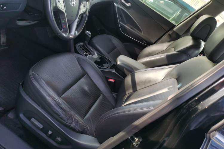 Used Hyundai Santa Fe 2013 2.4L Automatic Two-Wheel Drive Smart Version