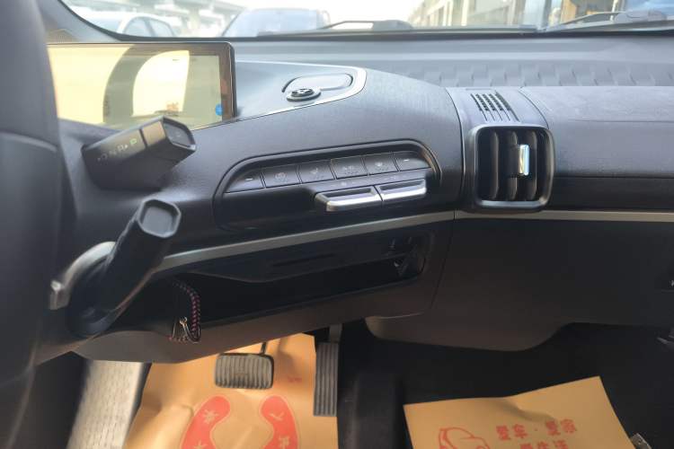 Used Baojun KiWi EV 2022 Designer Lite Edition Ternary Lithium Audio And AC Panel