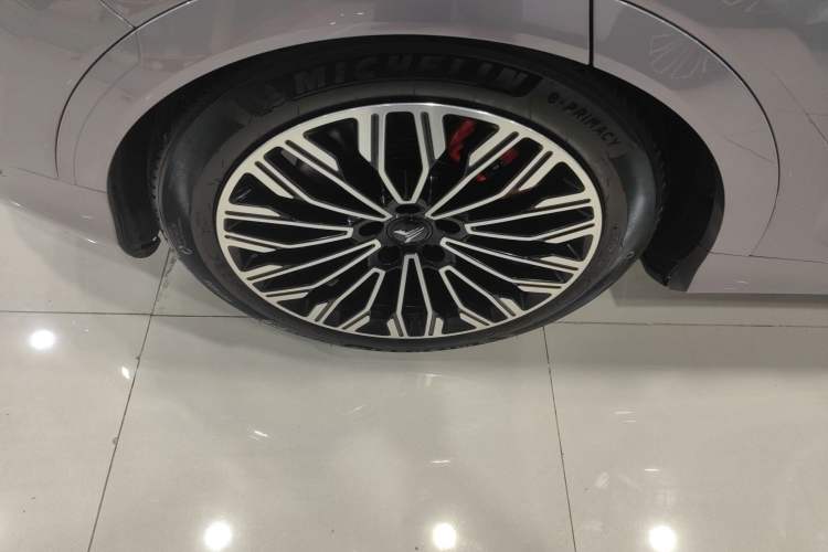 Used VOYAH FREE 2025 Model FREE+ Four-Wheel-Drive Qiankun Edition
