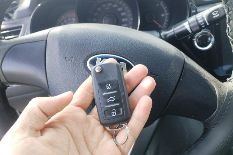 Used Kia K2 2012 Sedan 1.4L MT GLS Commemorative Edition
