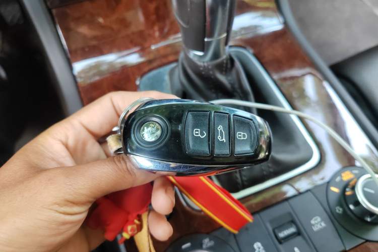 Used Volkswagen Touareg 2011 3.0 TSI High-End Version Vehicle Key