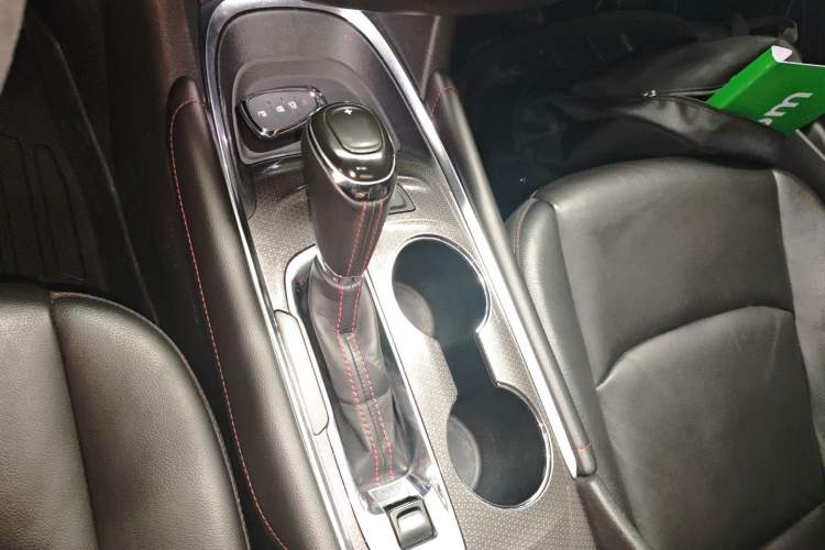 Used Chevrolet Malibu XL 2019 Redline 550T Automatic Sport Edition Gear Lever