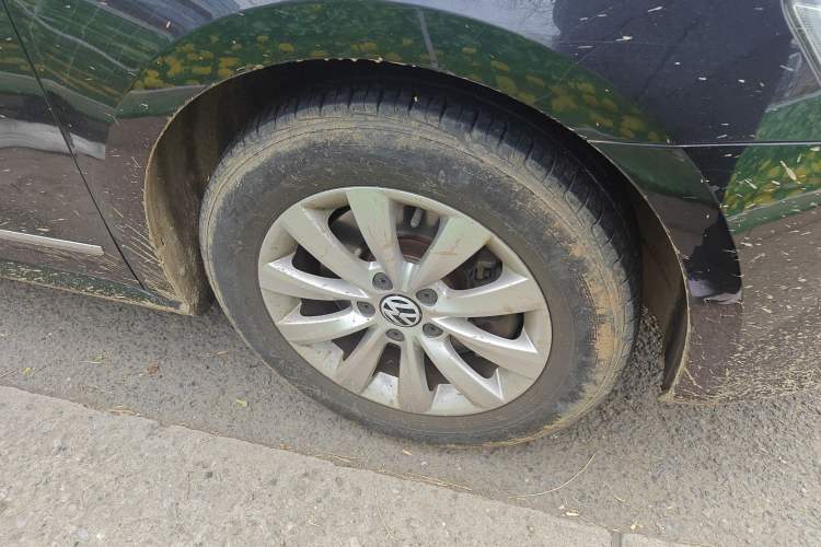 Used Volkswagen Passat 2013 1.8TSI DSG Prestige Edition Right Front Wheel Hub