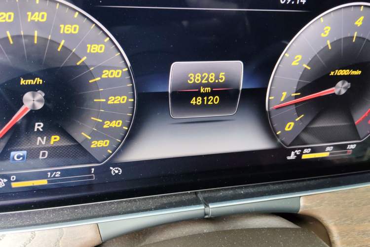 Used Mercedes-Benz E-Class 2020 E 300 L Stylish Model Odometer Close Up