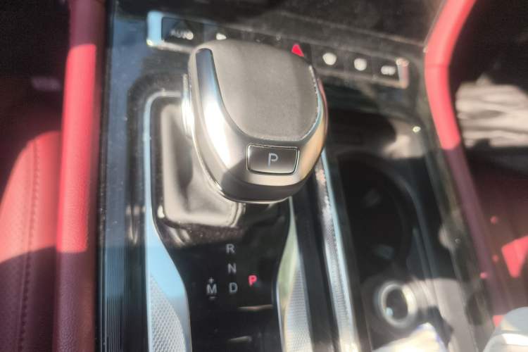 Used Hongqi H5 2024 2.0T Automatic Smart Connect Flagship Edition