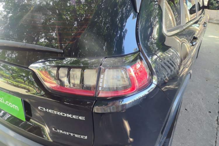 Used Jeep Cherokee 2019 2.0T Two-Wheel Drive Smart Enjoyment Version China V