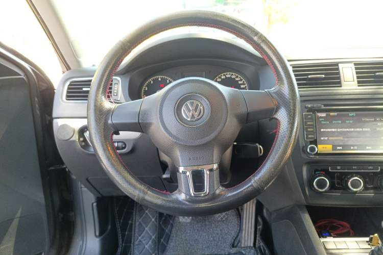 Used Volkswagen Sagitar 2012 1.6L Manual Comfort Model Steering Wheel