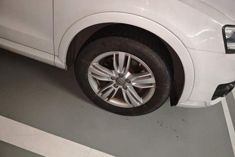 Used Audi Q3 2013 35 TFSI Comfort Model Right Front Wheel Hub