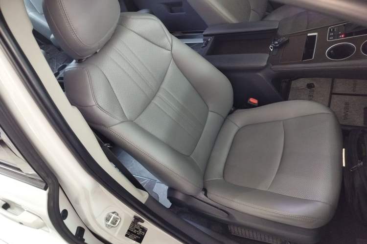 Used Toyota SIENNA 2023 2.5L Hybrid Comfort Edition Right Front Seat