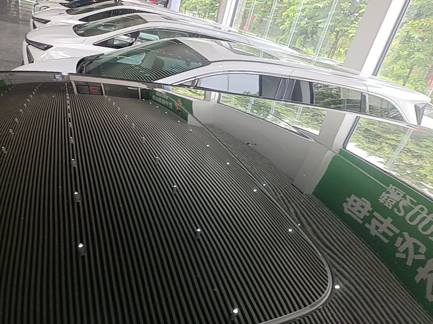 Zeekr 009 2024 Six-Seat Executive Version 4WD 108 kWh — снимка 7