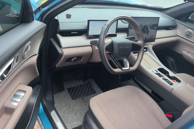 Used Chery Tiggo 8 PLUS C-DM 2025 1.5T 116 km Prestige Version 5 Seats