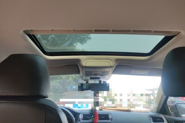 Used Volkswagen Sagitar 2015 1.6L Manual Comfort Model Headliner