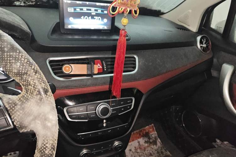 Used Haval H1 2016 Revised Version Blue Badge 1.5L AMT Luxury Edition Audio And AC Panel