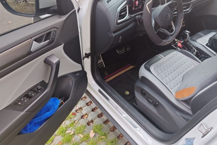 Used Volkswagen T-ROC 2025 300TSI DSG Two-Wheel Drive Chen Guang Edition
