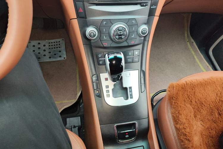 Used Luxgen Great 7 SUV 2013 Limited-Edition Sharp Model 2.2T Two-Wheel-Drive Smart Version