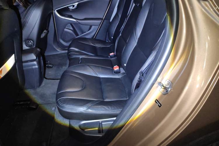 Used Volvo V40 2016 T3 Zhiyi Edition