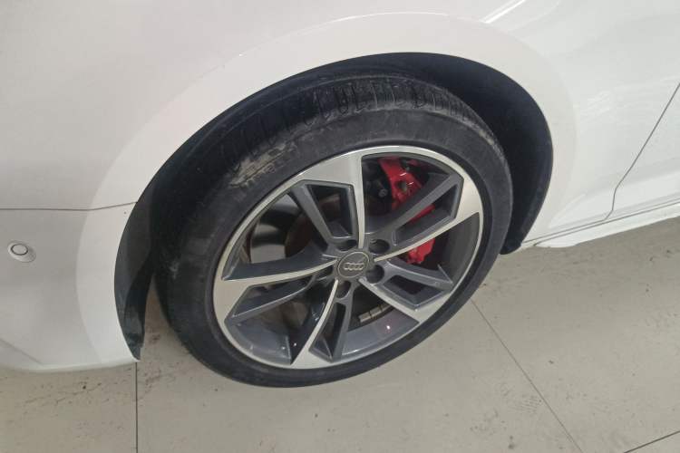 Used Audi A4L 2018 30th Anniversary Edition 45 TFSI quattro Sport model Left Front Wheel Hub