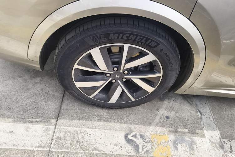 Used Li Auto L8 2023 Pro Model Exterior 5