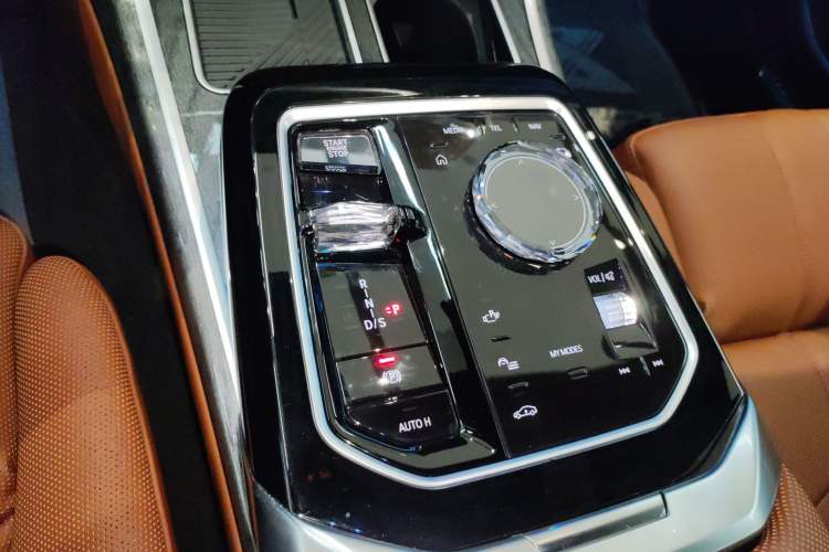 Used BMW 7 Series 2023 740Li Luxury Edition M Sport Package Gear Lever