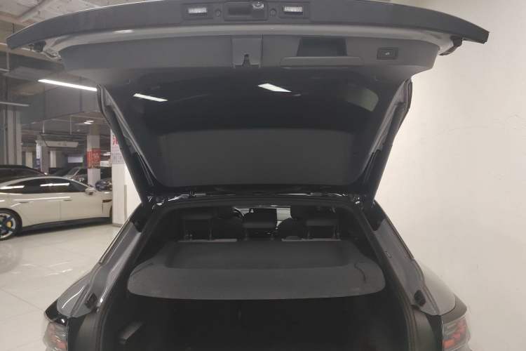 Used Volkswagen ID.4 CROZZ 2022 Long-Range Lite PRO Edition Trunk