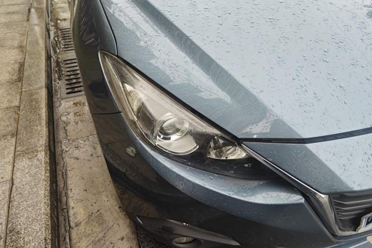 Used Mazda 3 Axela 2016 Sedan 1.5L Automatic Luxury Model