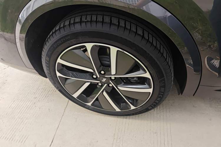 Used Li Auto L8 2024 Pro Model Right Rear Wheel Hub