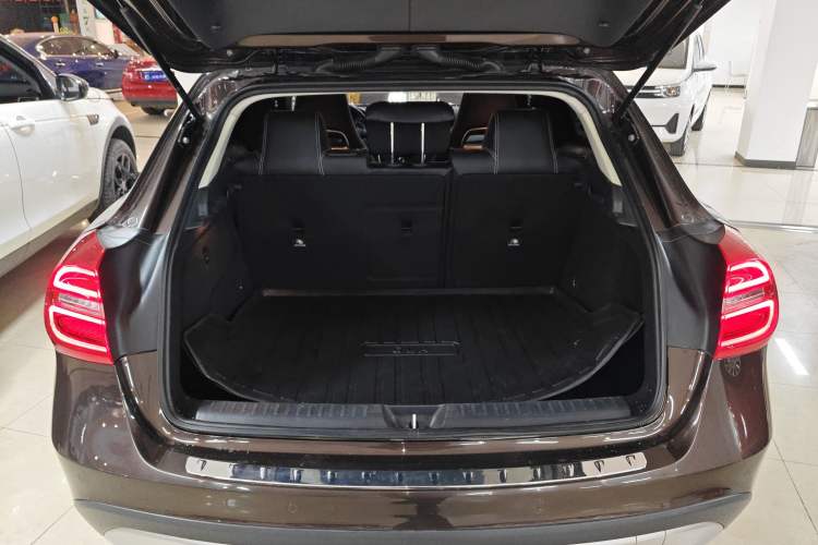 Used Mercedes-Benz GLA 2016 GLA 220 4MATIC Fashion Edition Trunk