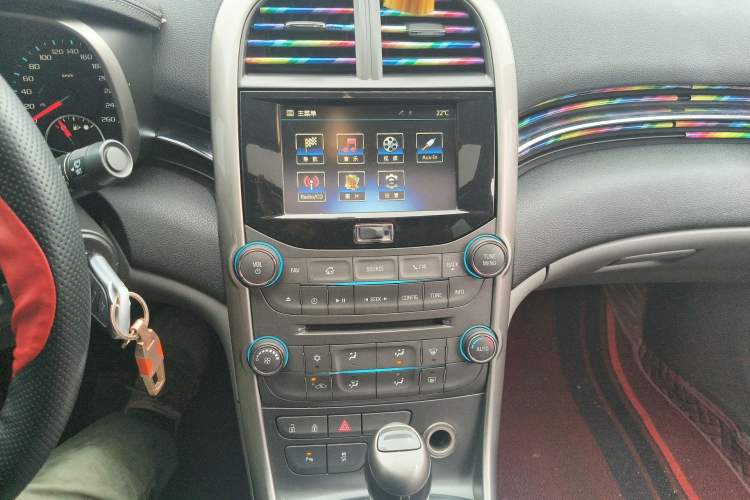 Used Chevrolet Malibu 2014 2.0L Automatic Luxury Edition Audio And AC Panel