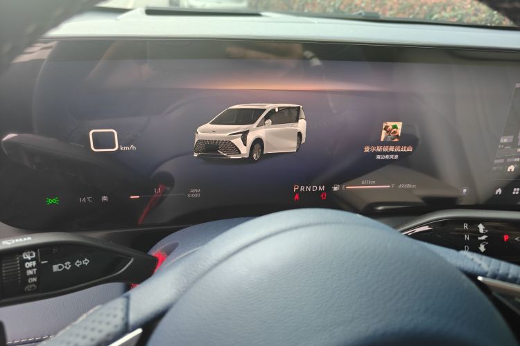 Used Buick Century 2025 2.0T Seven-Seater Yinshi Edition Odometer Close Up