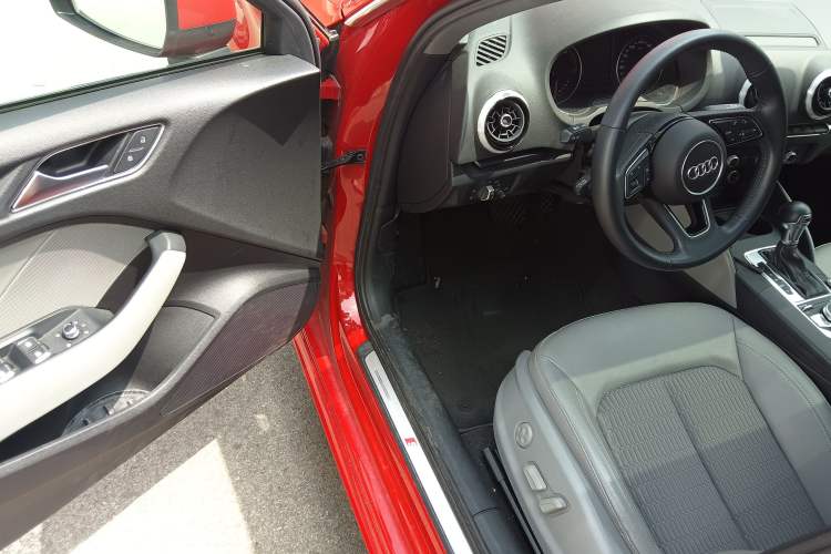 Used Audi A3 2020 Sportback 35 TFSI Fashion Edition China VI Emission Standard Driver Seat