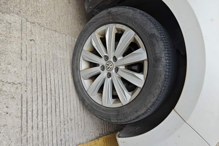 Used Volkswagen Bora 2017 1.6L Automatic Comfort Model Right Front Wheel Hub