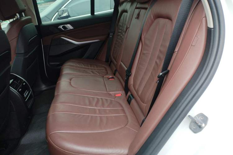 Used BMW X5 2019 xDrive40i Luxury Model with M Sport Package Left Rear Seat