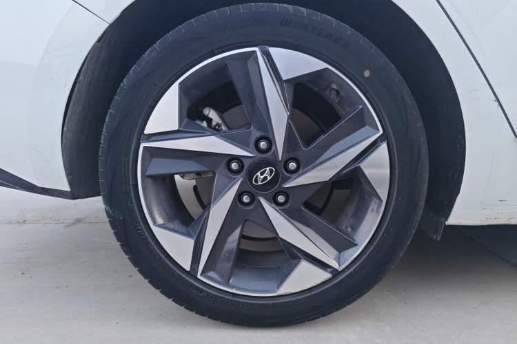 Used Hyundai Elantra 2022 1.5L CVT LUX Prestige Edition
