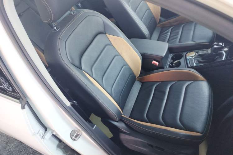 Used Volkswagen Tayron 2019 330TSI Two-Wheel-Drive Luxury Version China V Emission Standard Right Front Seat