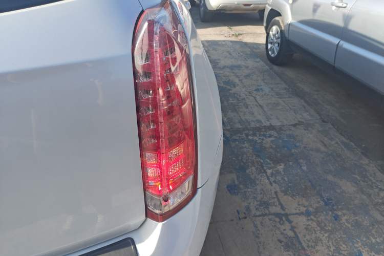 Used Cadillac SRX 2014 3.0L Elite Model Right Rear Taillight