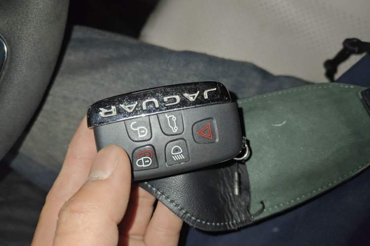 Used Jaguar F-PACE 2016 3.0 SC Four-Wheel Drive S High-Performance First-Edition Limited Model