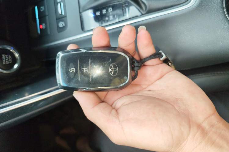 Used Toyota Venza 2023 2.0L CVT Two-Wheel Drive Luxury Edition Interior 1