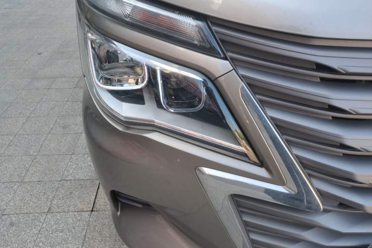 Used FORTHING Lingzhi 2023 M5L 1.6L Base Model 7 Seats
