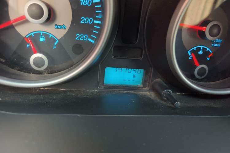 Used Buick Excelle 2013 1.5L Manual Classic Model Odometer Close Up