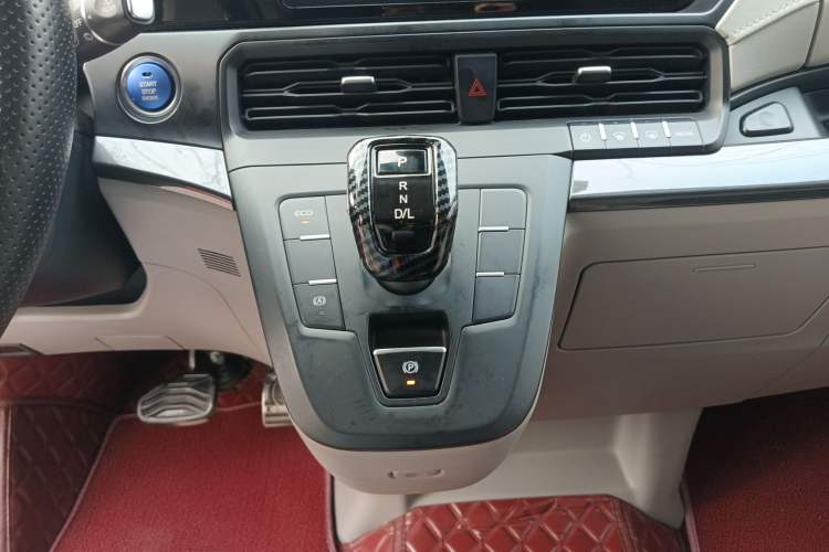 Used Ford Transit 2023 2.0T Diesel Automatic Commercial & Travel Version Mid-axle Low-roof Design 7/8/9-Seater
