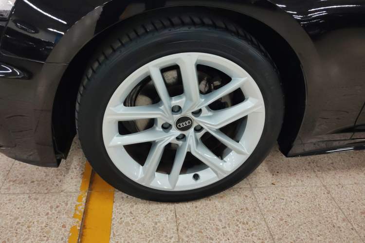 Used Audi A5 2023 Coupe 40 TFSI Fashionable and Dynamic Model Left Front Wheel Hub