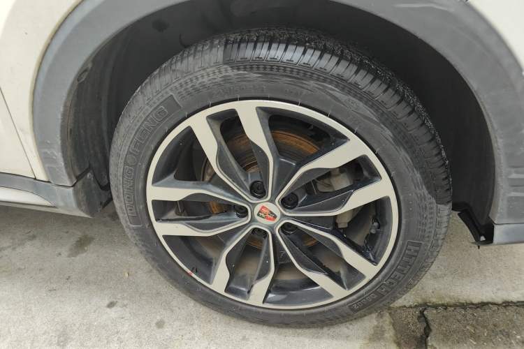 Used Roewe RX5 2017 20T Two-Wheel Drive Automatic Internet Elite Edition Right Front Wheel Hub