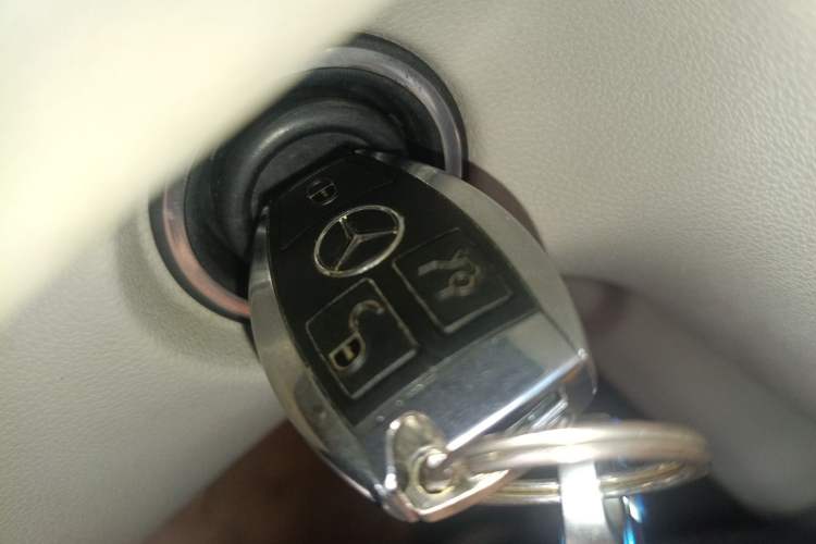 Used Mercedes-Benz R-Class 2010 R 350 L 4MATIC