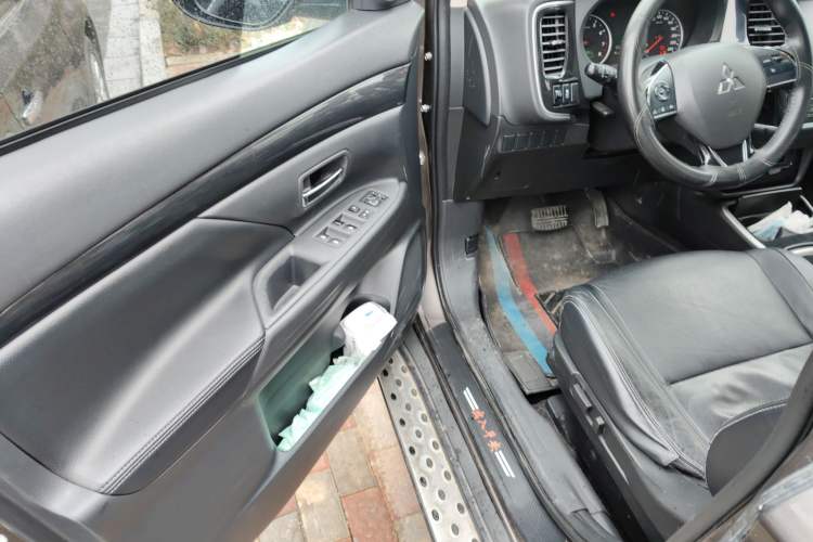 Used Mitsubishi Outlander 2018 2.0L Two-Wheel Drive Glory Edition 5 Seats
