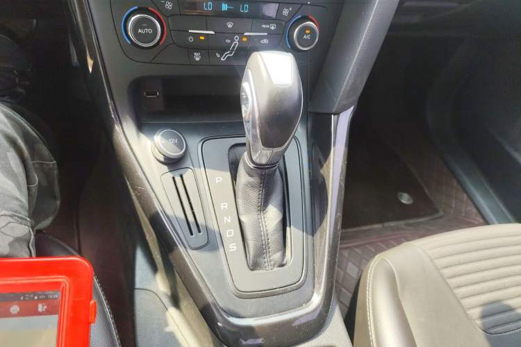 Used Ford Focus 2017 Sedan 1.6L Automatic Fashion Edition Smart Drive Version Gear Lever