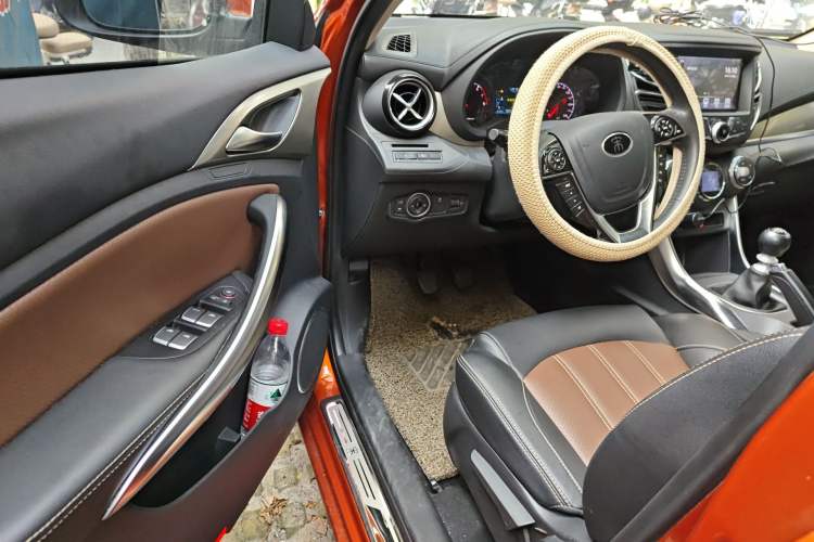 Used BYD Song 2016 GaiShi Edition 1.5TI Manual Elite Model Driver Seat