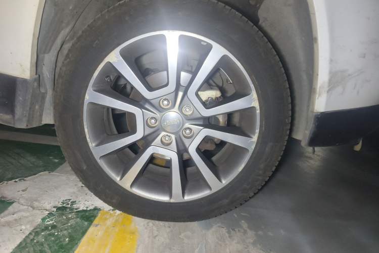 Used Jeep Compass 2014 2.4L four-wheel drive luxury version
